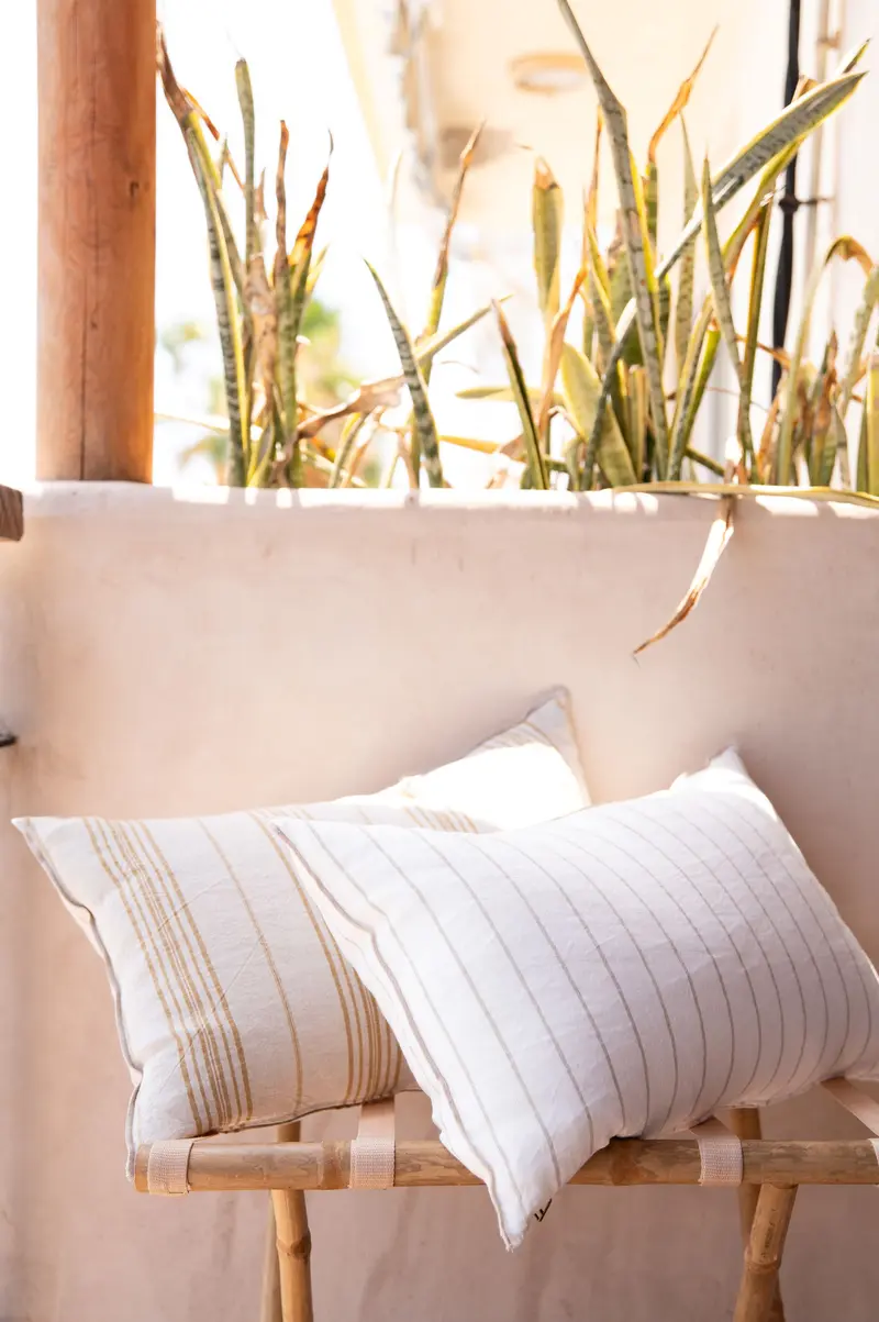 Cojín Artesano Rayitas Beige Hilatura Natural
