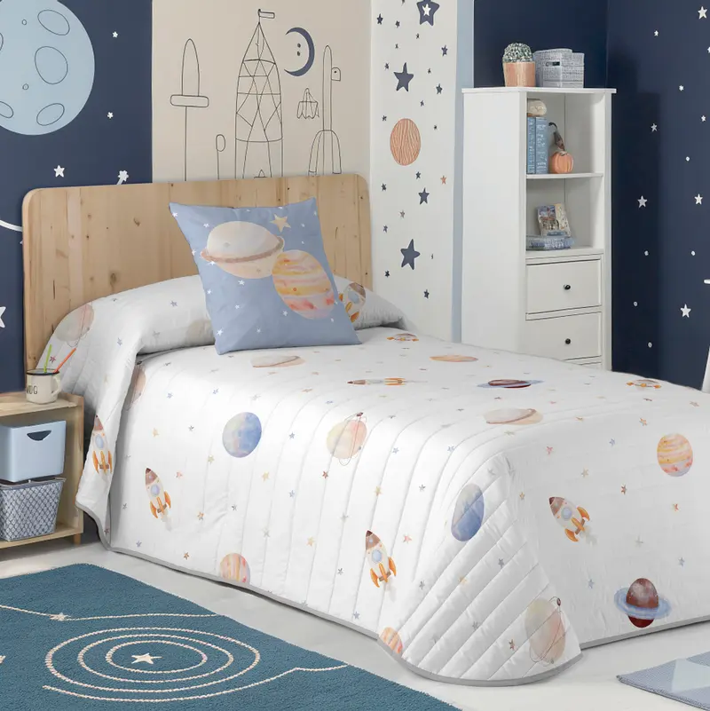 COLCHA BOUTI REVERSIBLE ESTAMPADA INFANTIL ASTRO 100% ALGODÓN