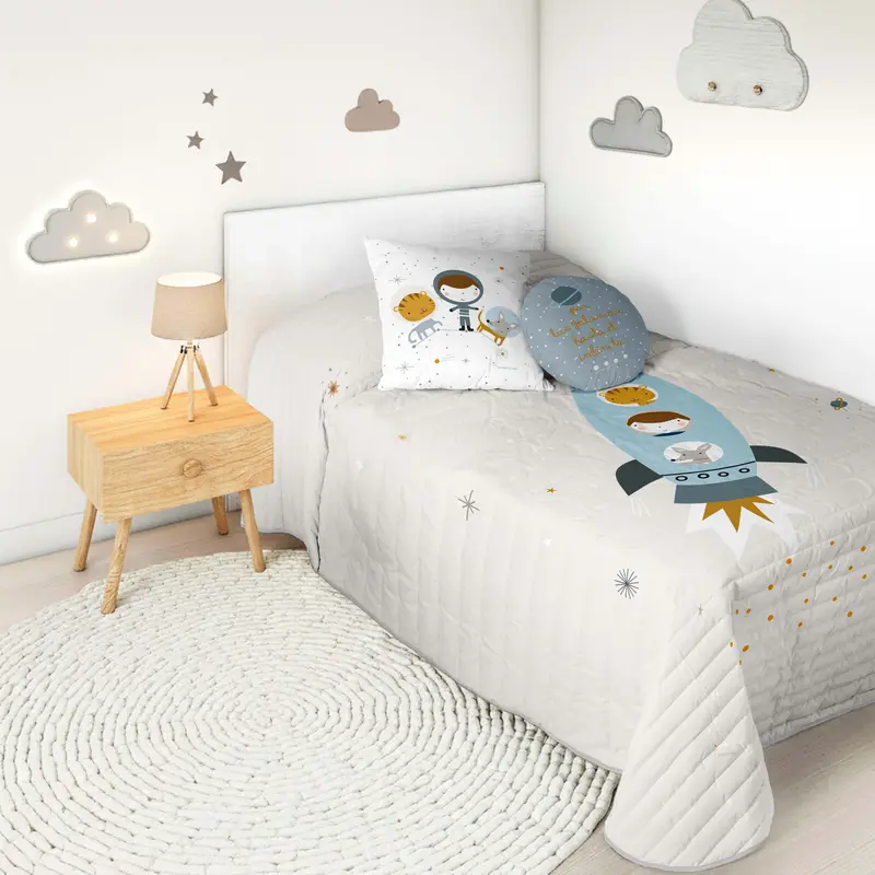 COLCHA BOUTI REVERSIBLE ESTAMPADA INFANTIL VIAJE ESPACIAL 100% ALGODÓN