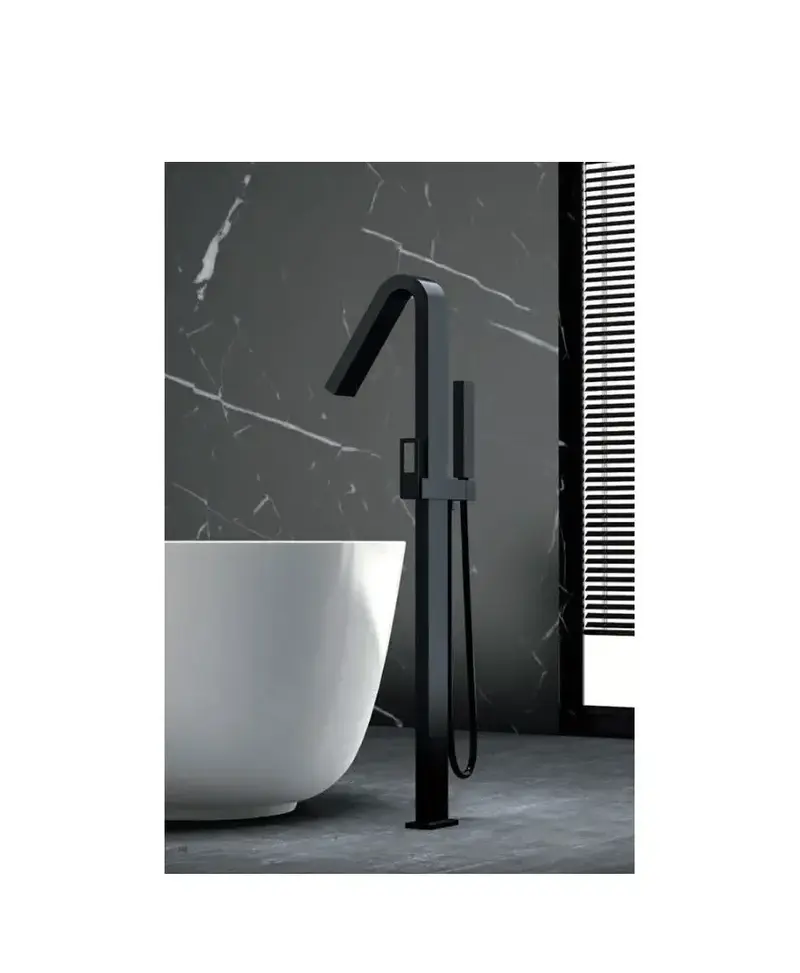 Grifo de bañera exento negro mate con mango de ducha fabricado en latón suecia de Imex