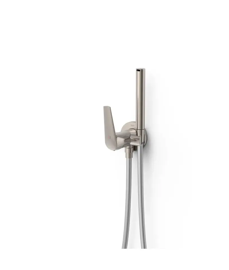 Grifo empotrado con ducha de mano y soporte fijo con regulador de caudal en acero Fuji Tres