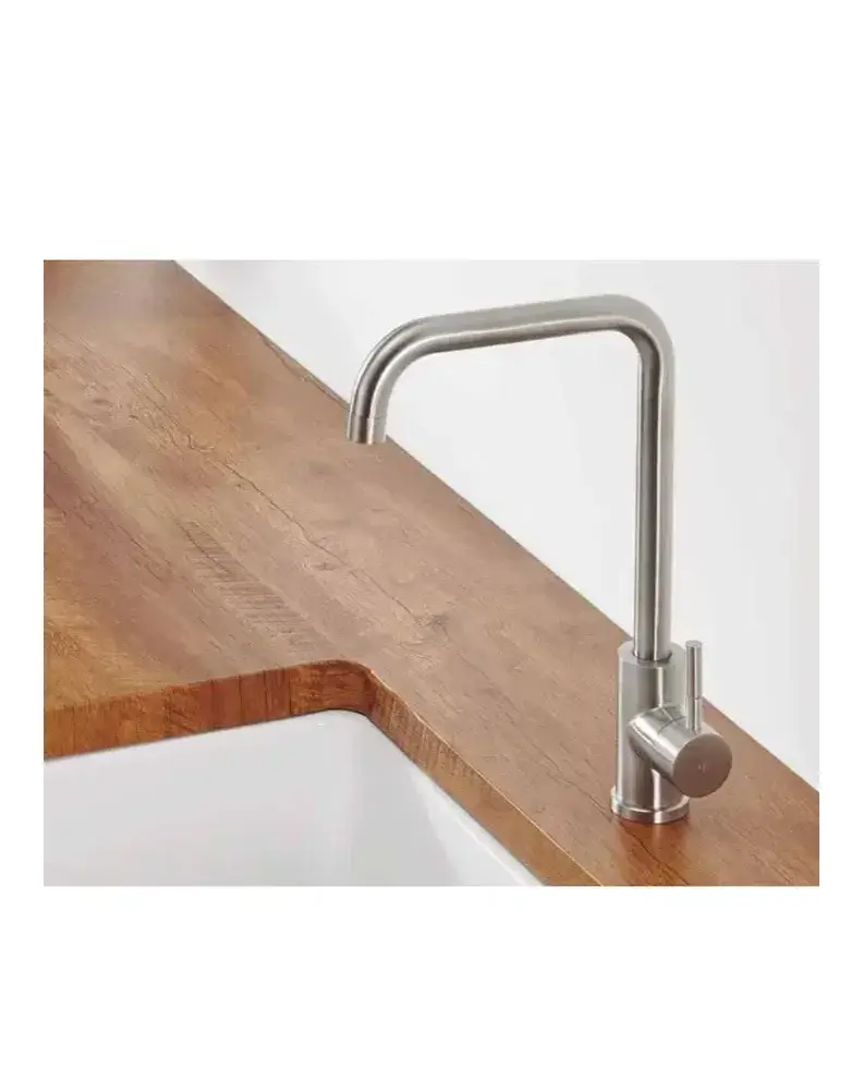 Grifo monomando de cocina redondo con un acabado en acero inoxidable de 210 mm NOAH de GME