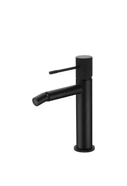 Grifo monomando megro mate para bidé fabricado en latón con un cartucho cerámico de 35 mm Line de Imex