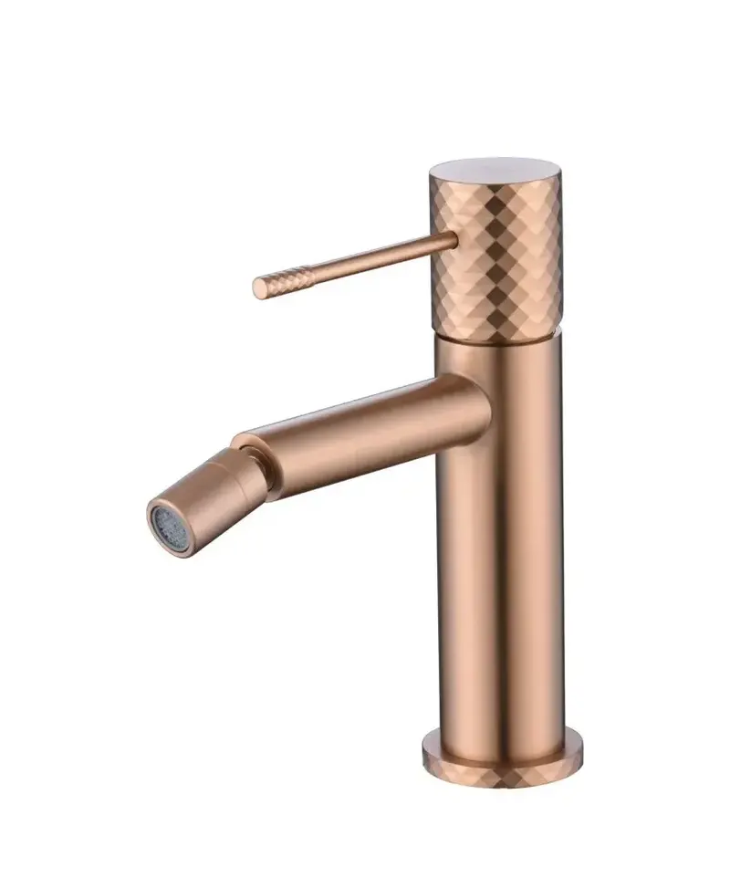 Grifo monomando para bidé con tecnología cold open hecho de latón con acabado oro rosa cepillado Genova de Imex