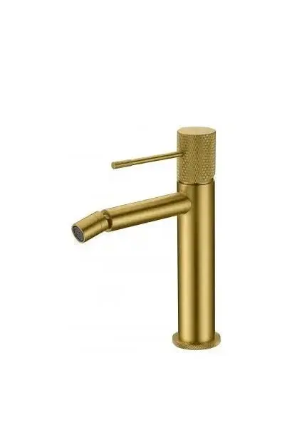 Grifo monomando para bidé con un diseño moderno en color oro cepillado Line de Imex