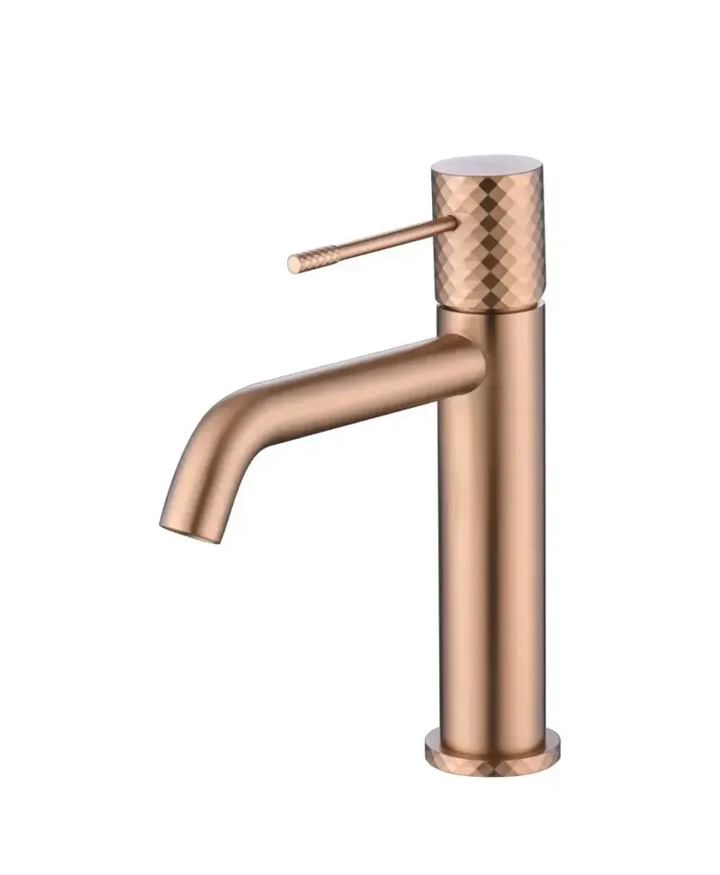 Grifo monomando para lavabo con tecnología cold open hecho de latón con acabado oro rosa cepillado Genova de Imex