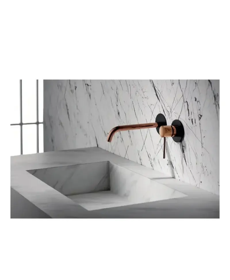 Grifo mural para lavabo en 2 cuerpos con un acabado negro y oro rosa Milos de Imex