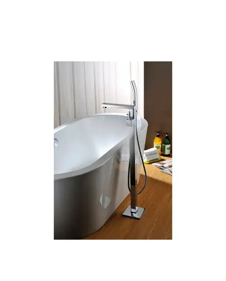 Grifo para bañera exento monomando fabricado en latón con un acabado en color cromo Orion de GME