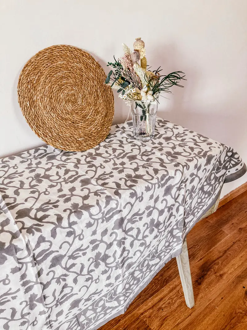 Mantel Vrinda redondo y gris