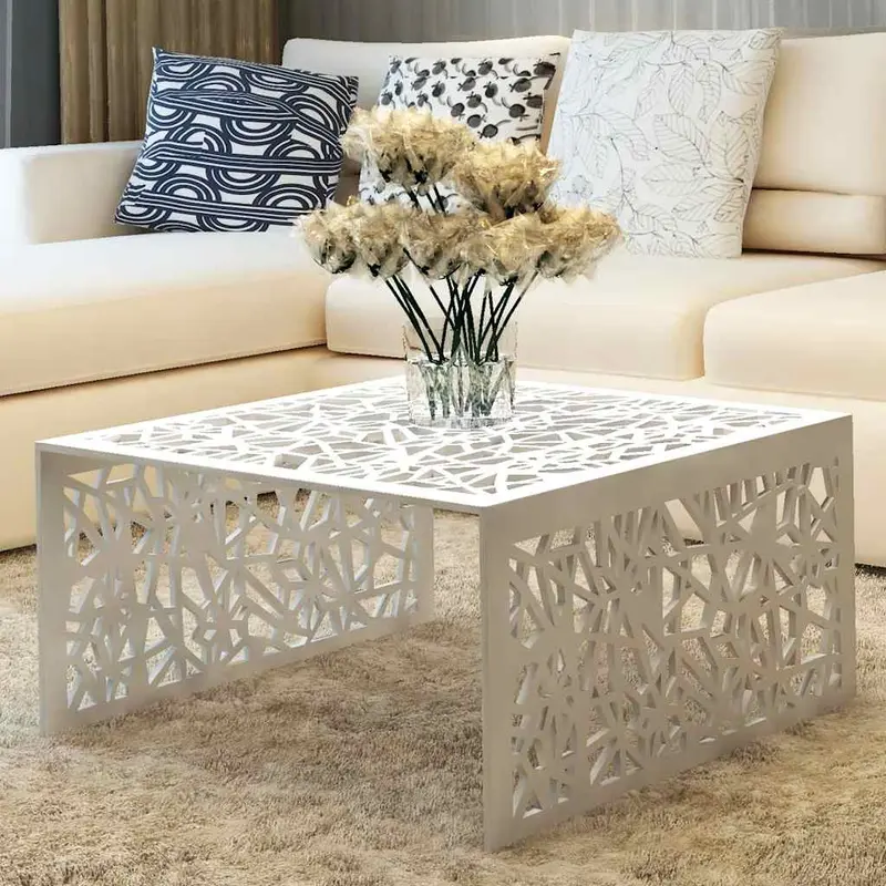 Mesa de centro con diseño geométrico calado aluminio plateado